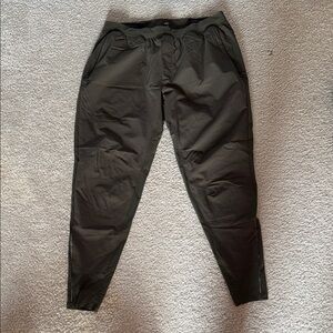 Lululemon - Men's Olive Green Jogger Pants